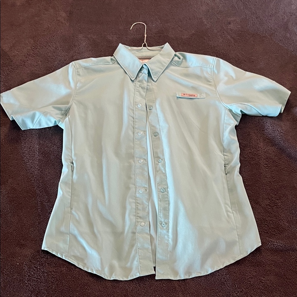 Women's Columbia Teal fishing shirt